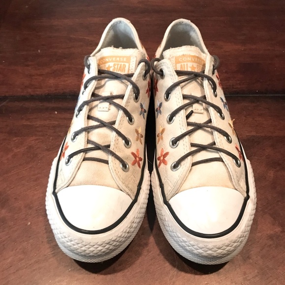 Converse $110 Chuck Taylor All Star Embroidered Flowers 671105C Big Kids Size 3 - Picture 4 of 10